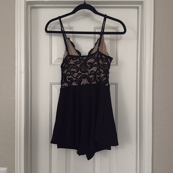 Black lace romper - Picture 3 of 3